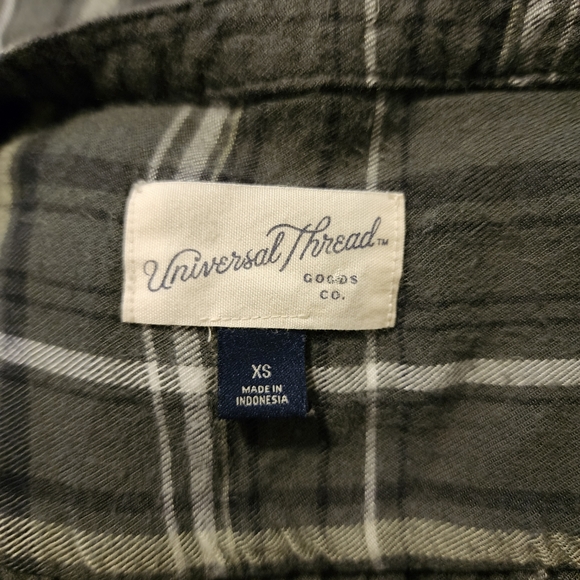 ✨2 for $5✨ Universal Threads Green Plaid Casual Top Size XS - Picture 6 of 7